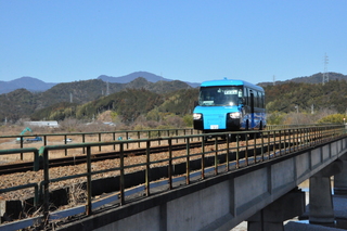 DMV（海部川鉄橋）