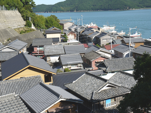 椿泊の街並み