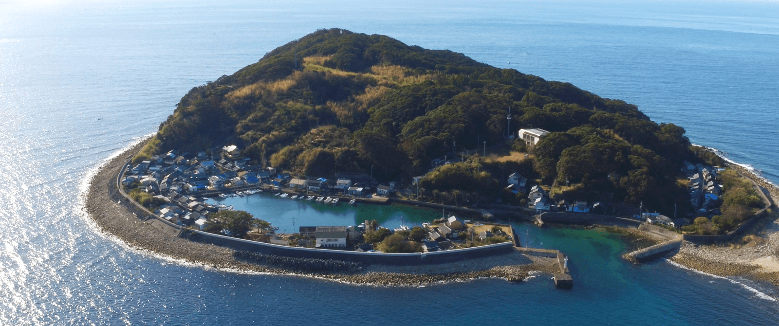 どこか懐かしい漁村風景を楽しむ