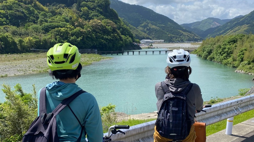 秋の涼風の中　爽やかサイクリング！　ちょっとした田舎旅に出かけよう！